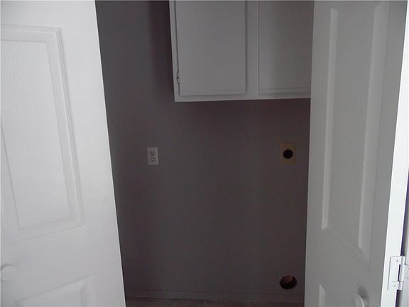 5th image of 223 SE 16th St