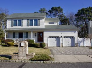 17 Paulette Ln, Howell, NJ 07731