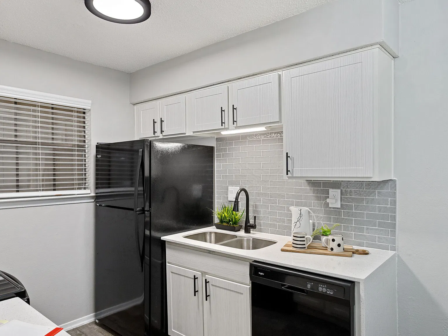 The Savoy Apartments — Photo 3