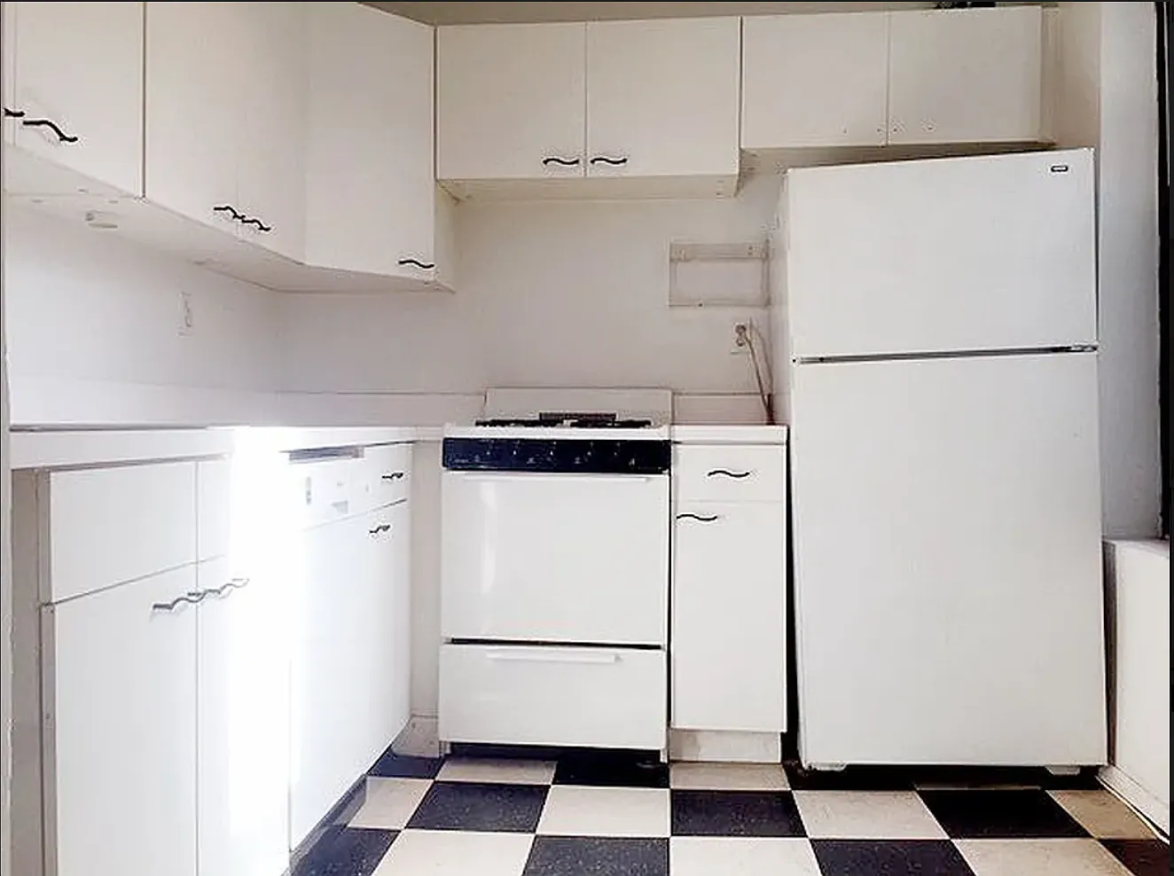 406 East 9th Street — Photo 4