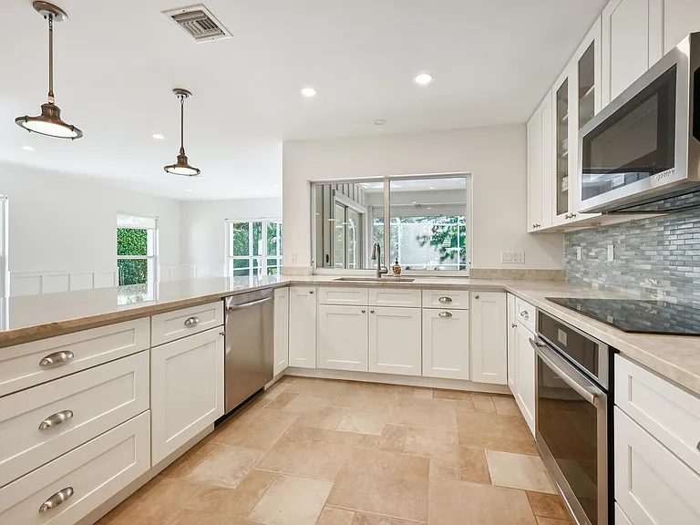 508 Devils Ln — Photo 11