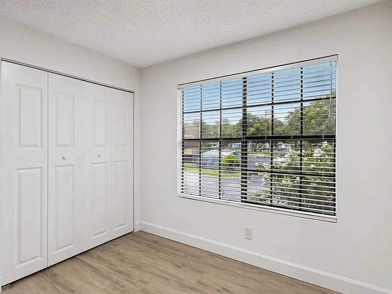 320 Black Oak Ct #204 — Photo 9