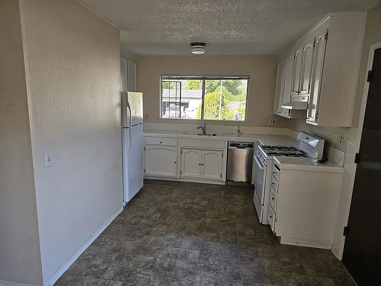 Kitchen - Prior to remodel