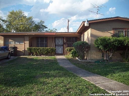 1st image of 323 Ryan Dr