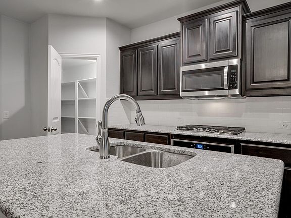 4th image of 5548 Crawford Dr