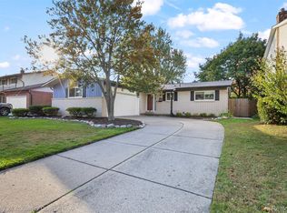 44127 Arlington Rd, Canton, MI 48187