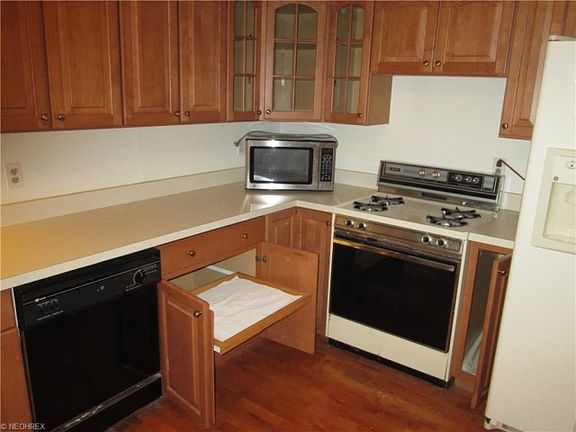 3rd image of 1477 Meadowlawn Dr