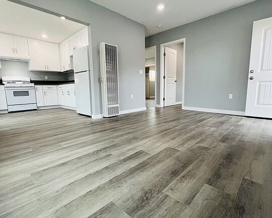 3rd image of 4200 S Western Ave APT 1