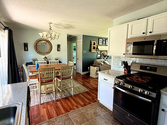 5th image of 1784 River Bend Dr