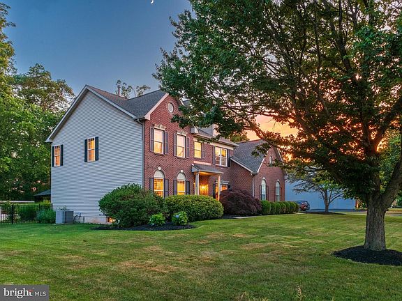 5th image of 111 Knoll Dr