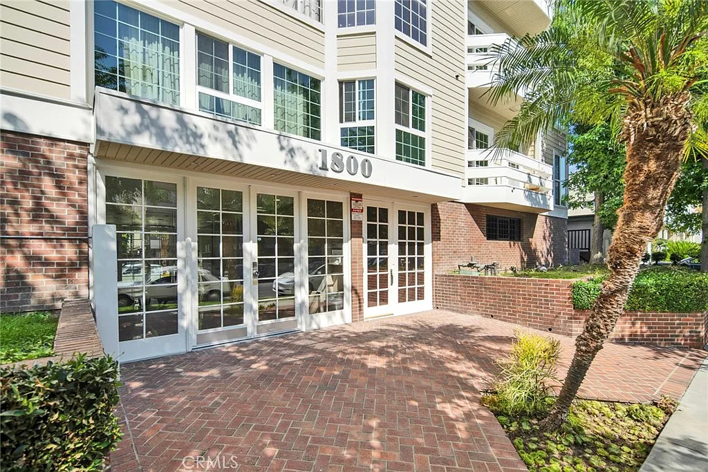 2 bed, 1523 sqft, $4,300 — Photo 2