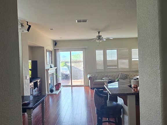 3rd image of 572 Hildebrand Cir