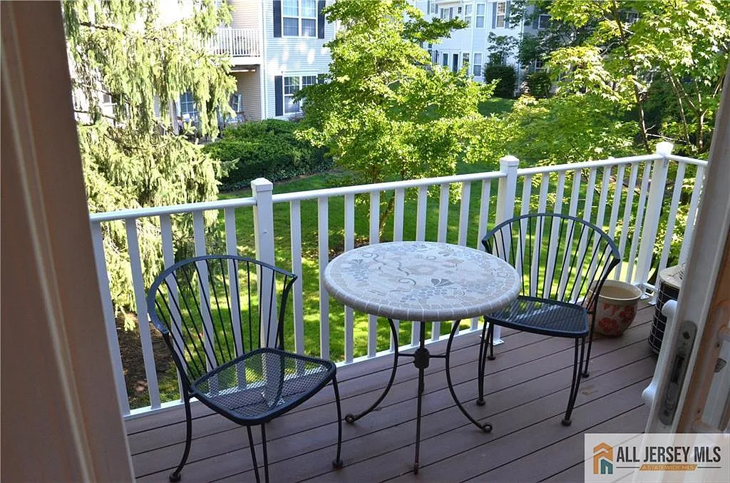 2 bed, 2.0 bath, 1228 sqft, $2,550 — Photo 3