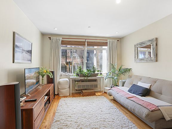 4th image of 35 Essex St APT 3B