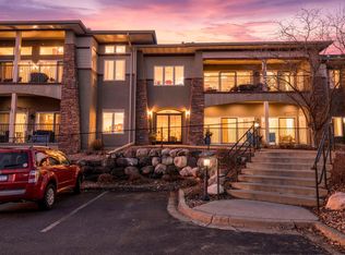 10806 S Shore Dr Unit 103, Plymouth, MN 55441