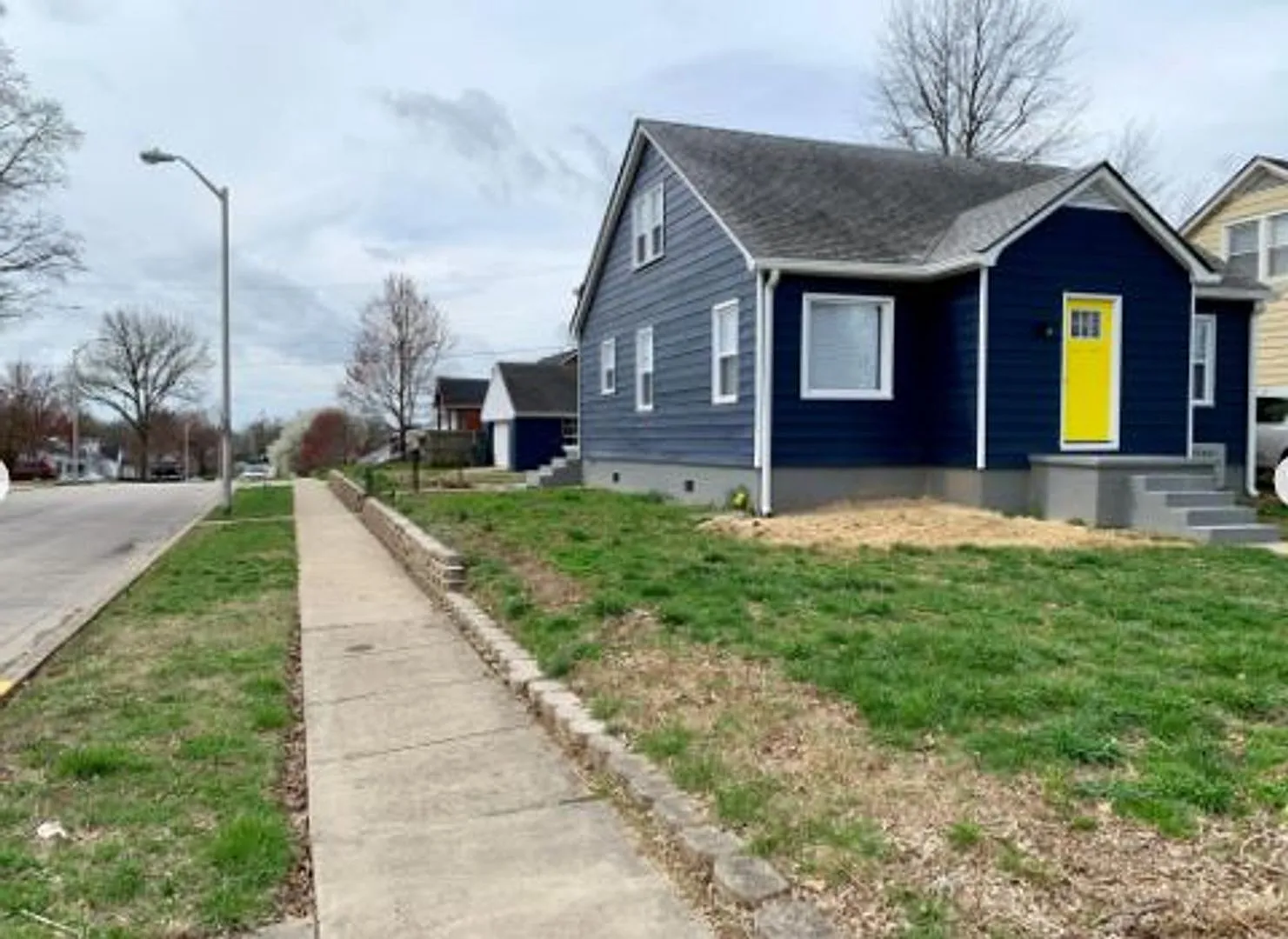 Cozy 4 bedroom 2 Bath home in Lexington KY — Photo 1