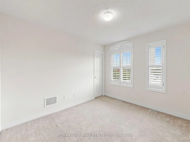 72 Middlecote Dr — Photo 35