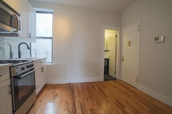 Rented by Evergreen Apartments BK | media 58