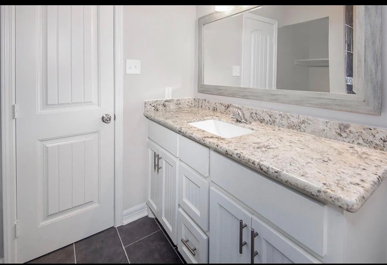 3 bed, 2.0 bath, 1350 sqft, $1,800 — Photo 4