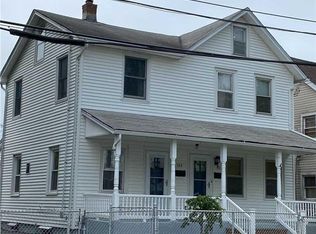 12 Chestnut St #1F, Greenvale, NY 11548