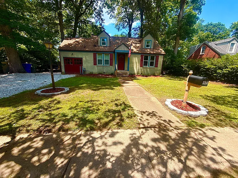 1214 Frank St — Photo 2