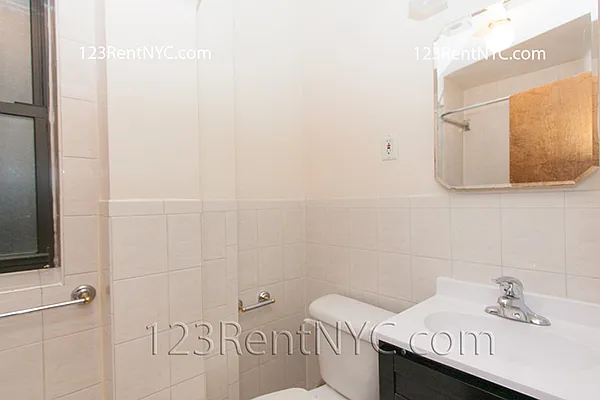 Rented by Chartwell Manhattan Realty | media 15