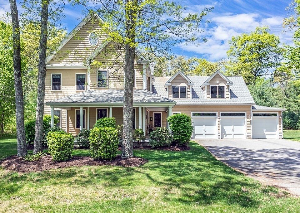 1st image of 11 Bristol Pond Dr