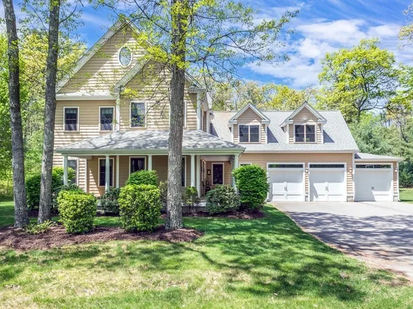 11 Bristol Pond Dr, Norfolk, MA 02056