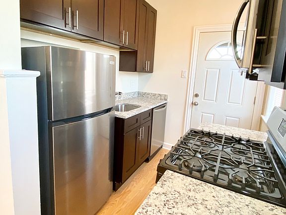 2nd image of 1626 W Lunt Ave #1A