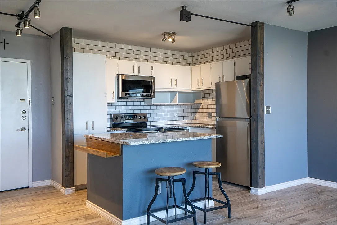 1 bed, 1.0 bath, 749 sqft, $1,700 — Photo 4