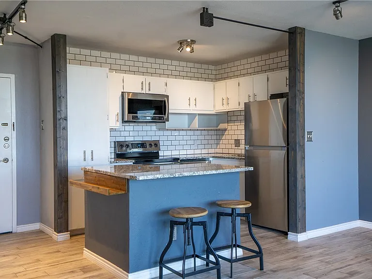 715 S Upper Broadway St #406 — Photo 4