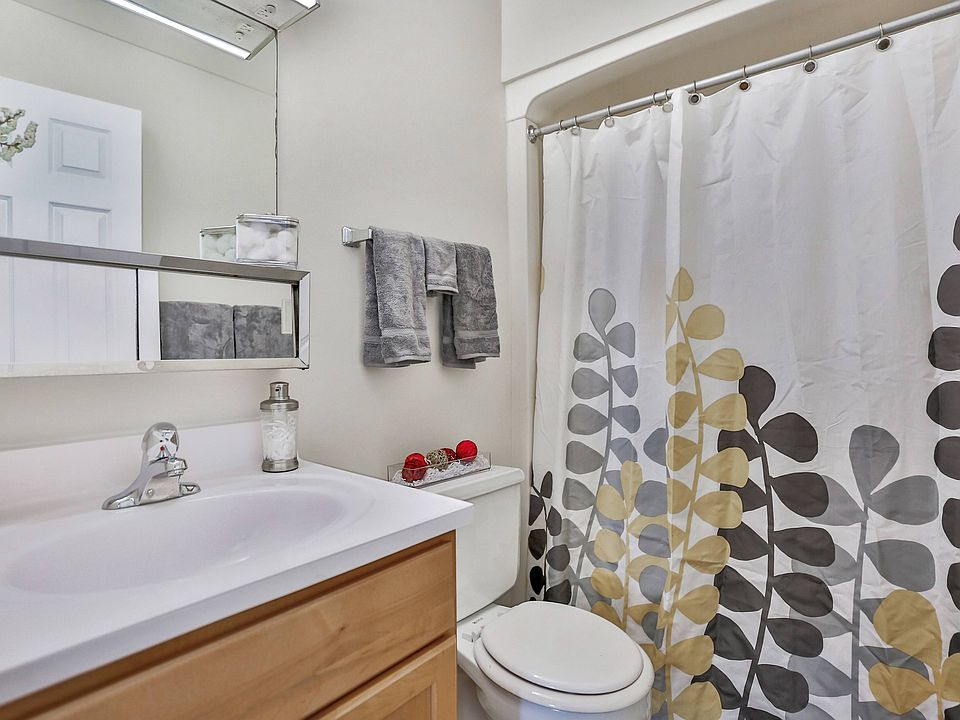 Eagle Pointe Bathroom