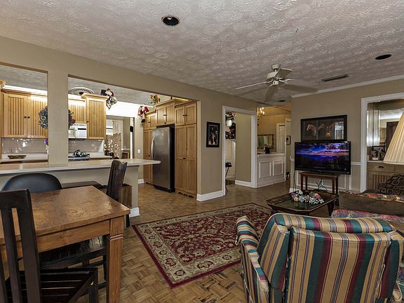 Family Room/Kitchen Combo