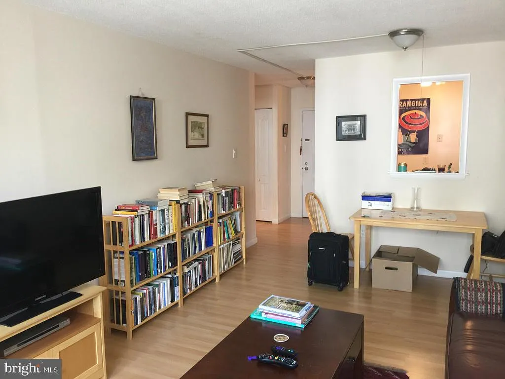 Central — Photo 4