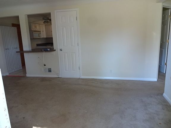 3rd image of 201 Hawkesbury Dr