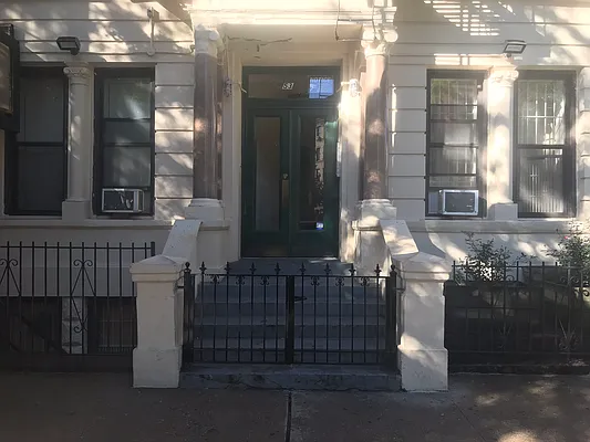 Rented by Bravestream Realty Corp. | media 2