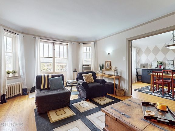 4th image of 835 Erie St APT 2