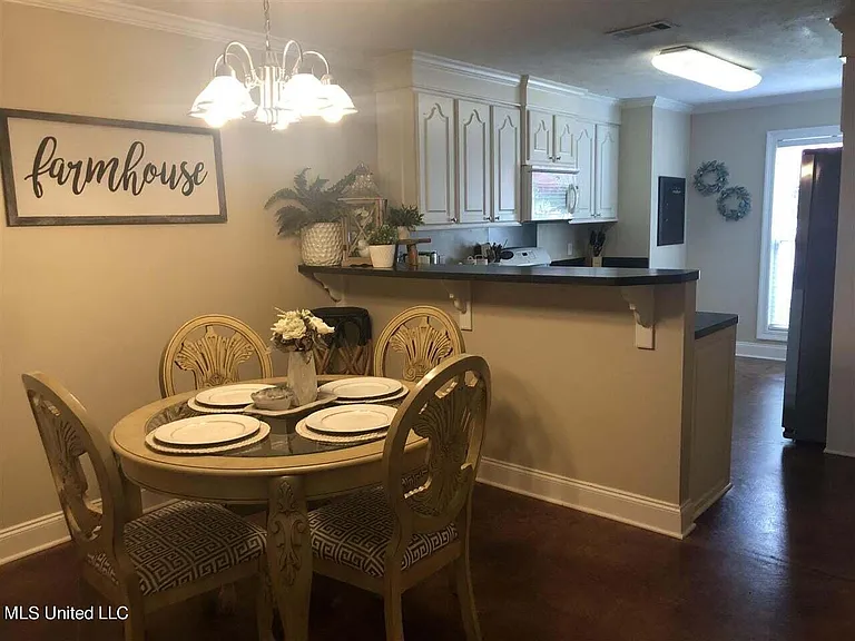 133 Blackstone Cir — Photo 6