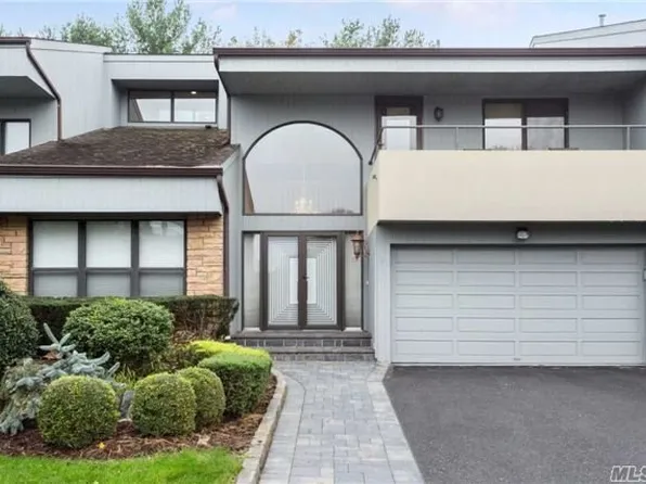 47 Eagle Chase, Woodbury, NY 11797