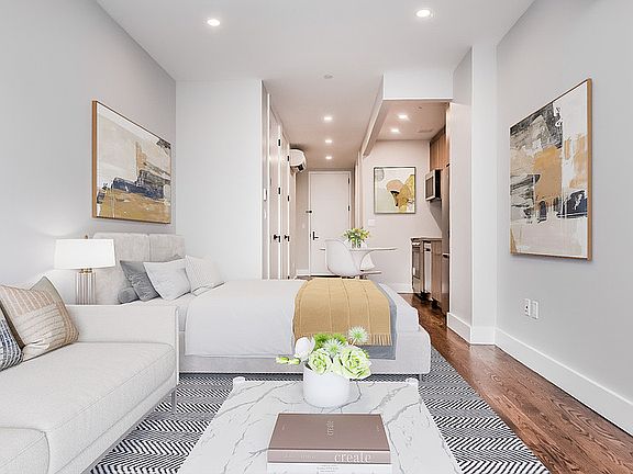 4th image of 31-61 Vernon Blvd #6T