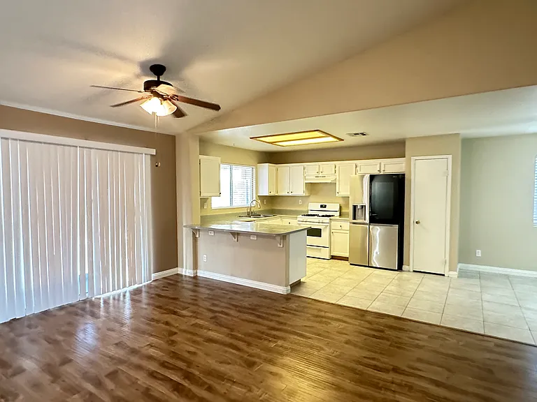 320 Mirasol Way — Photo 3