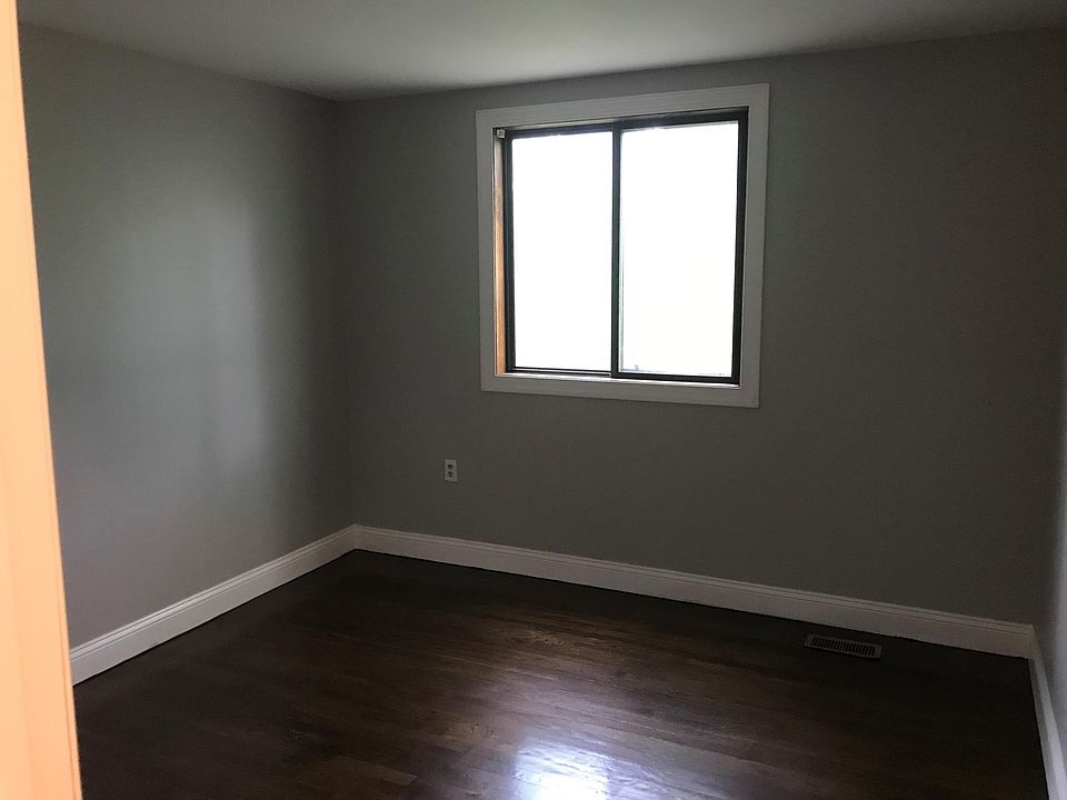 2nd image of 33 Korman Rd APT 06A