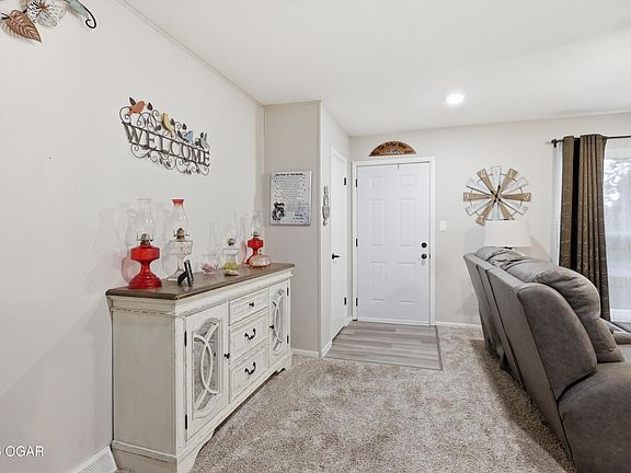3rd image of 2210 McConnell Ave