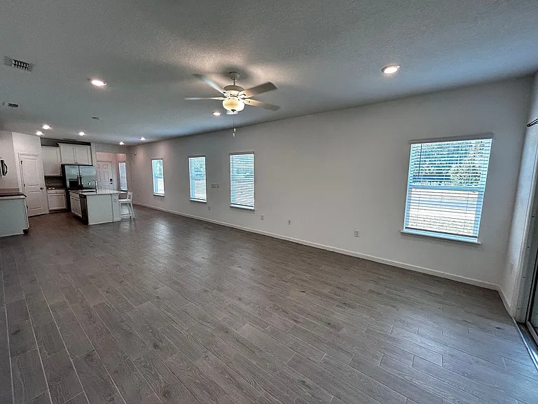 23 Lake Sinclair St — Photo 12