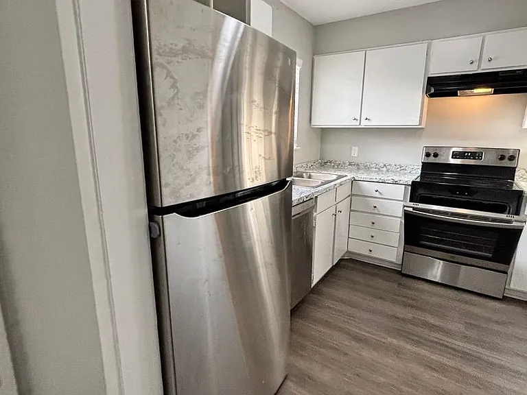 Blakely Place Apartments — Photo 14