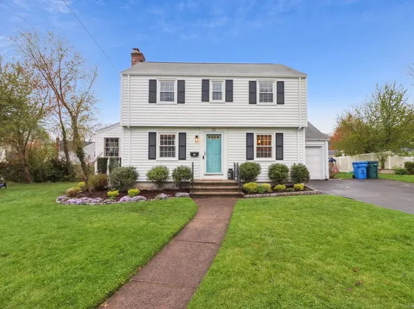 26 Orchard Court, Hamden, CT 06517