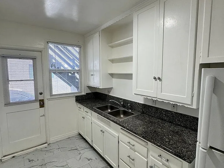 2444 Pacific Ave — Photo 21