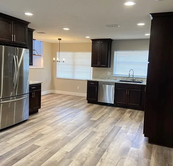 215 Cambridge Dr — Photo 3