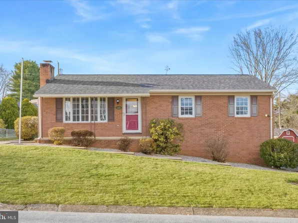 18360 Woodside Dr, Hagerstown, MD 21740