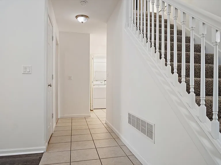 1200 Heron Dr — Photo 9